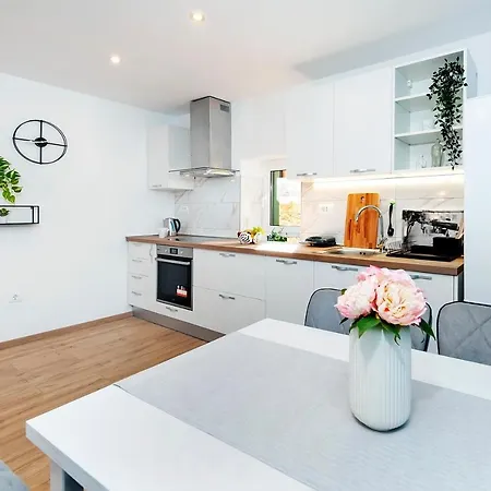 דירה Otto Cozy Sea View Apartment-parking Included *