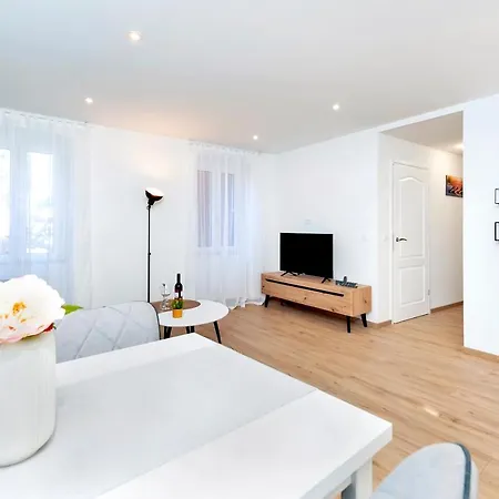 דירה Otto Cozy Sea View Apartment-parking Included