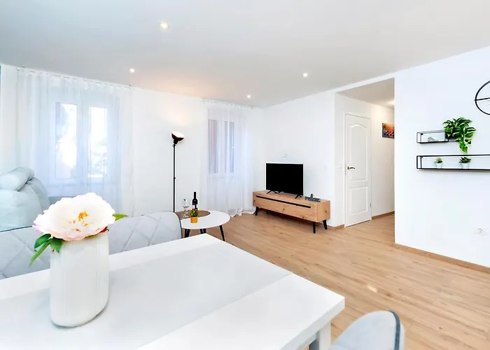 Apartment Otto Cozy Sea View Apartment-parking Included
